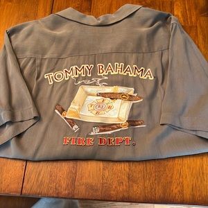 Mens size Medium olive green Tommy Bahama silk camp shirt
